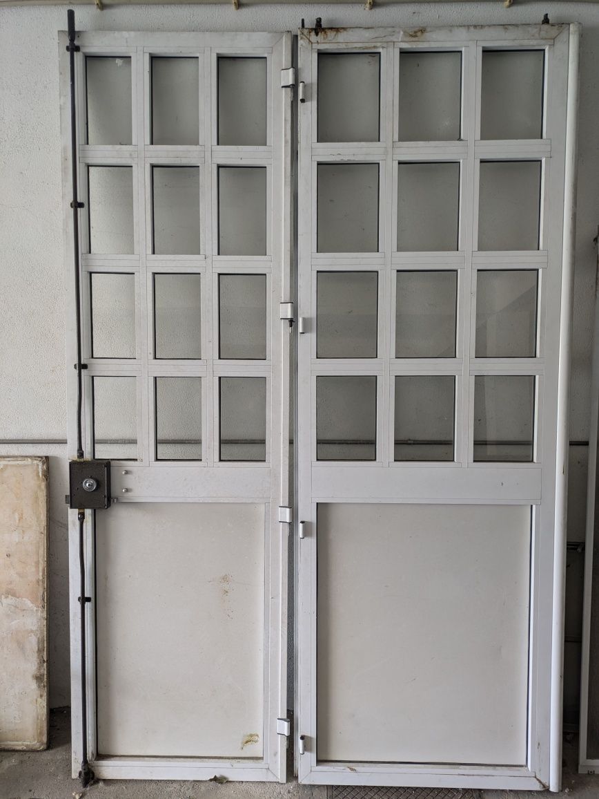 Porta, 235cm x 70cm, com fechadura de deitar fechos mais painel