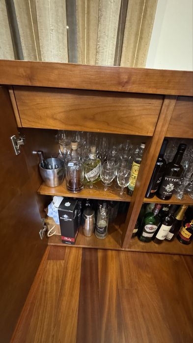 Movel de sala (Madeira Maciça)