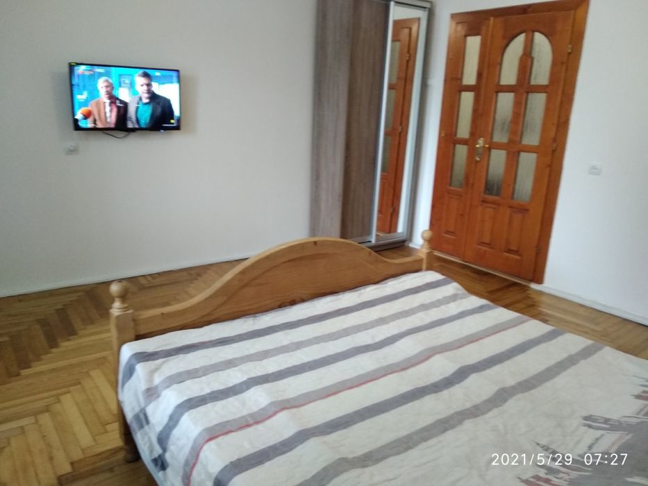 2-х кім. квартира  в  Берегово біля басейна Вільно з 13 Листопада