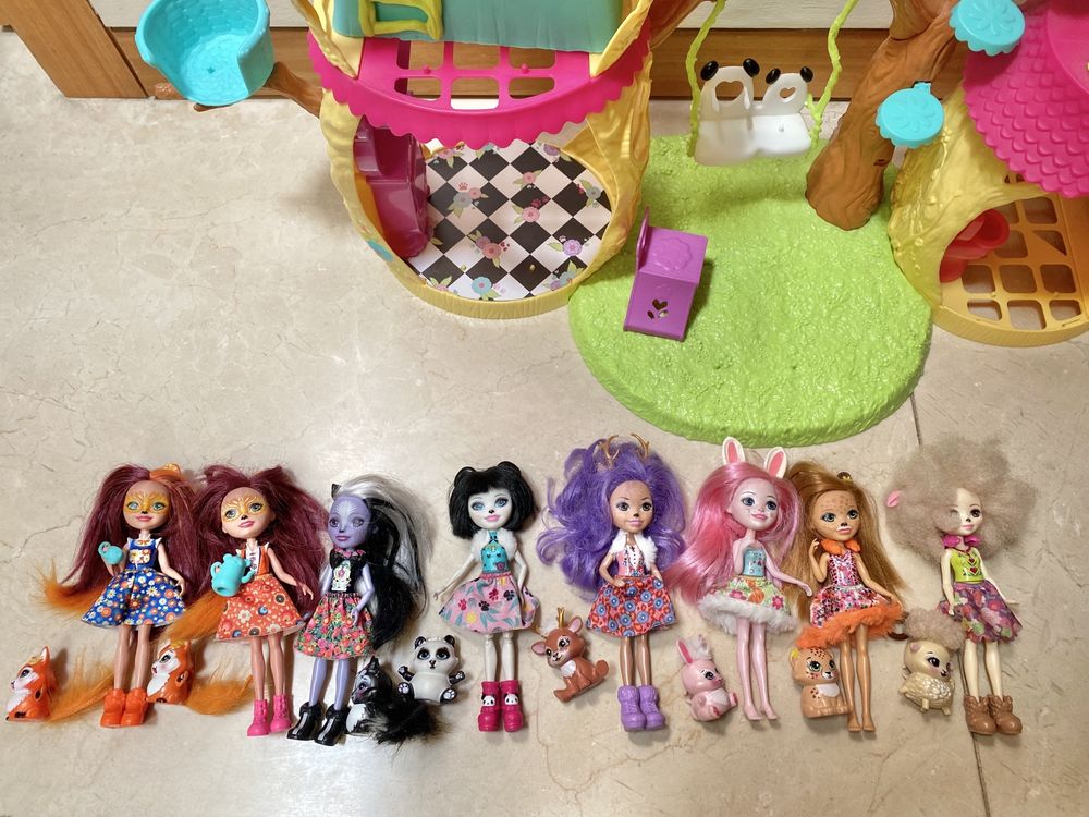 Casa enchantimals com 8 bonecas e 8 animais