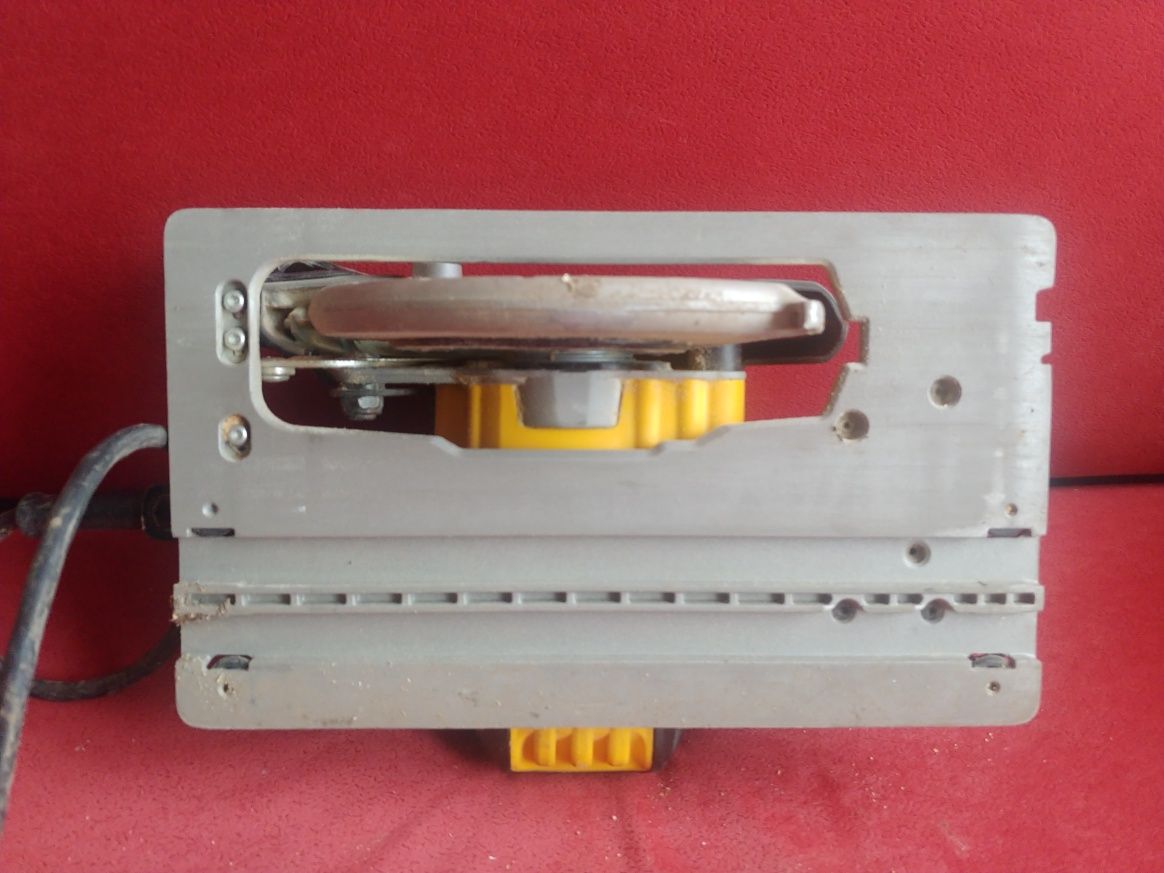 Pila tarczowa dewalt dwe 576