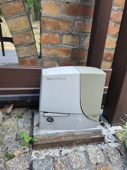 /Brama wjazdową długość 8 mb