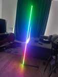 Lampa narożna wraz z pilotem umożliwiającym zmiany barw