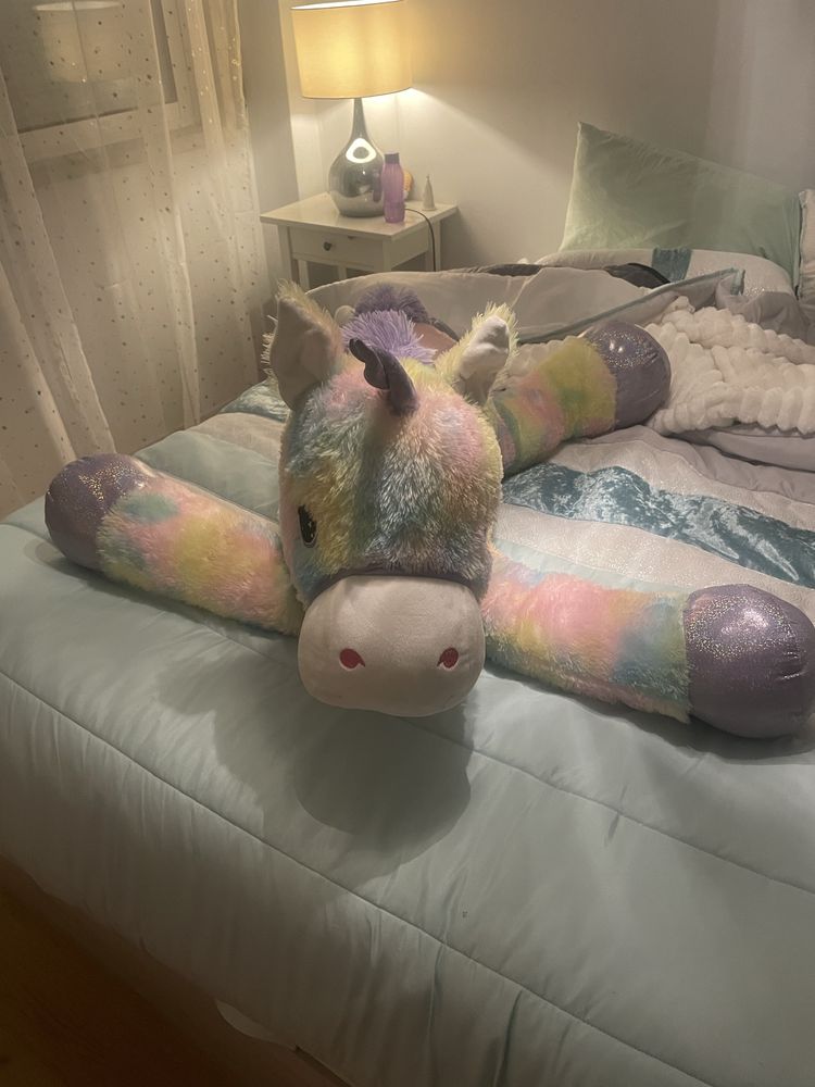 Unicornio gigante colorido