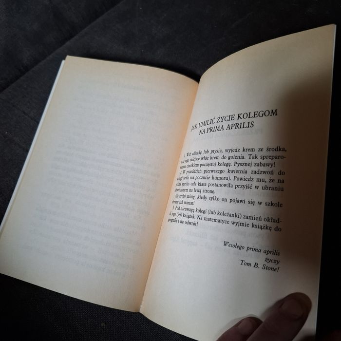 Szkoła przy cmentarzu Oddaj mi moje ciało Tom.B Stone