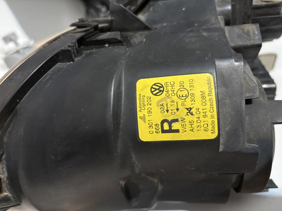 Prawa lampa VW Polo IV 9n