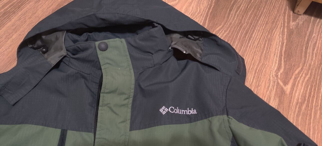 Продам ветровку демисезонную columbia