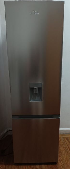 Frigorífico Electronia com dispensador de água