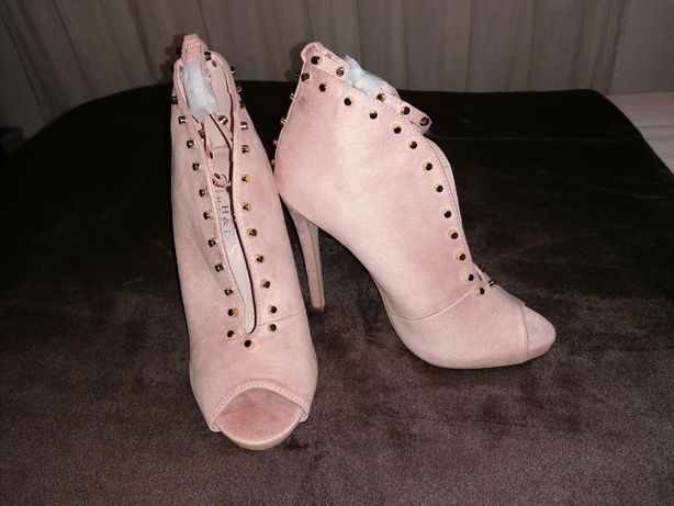 Sapatos de salto alto, rosa claro