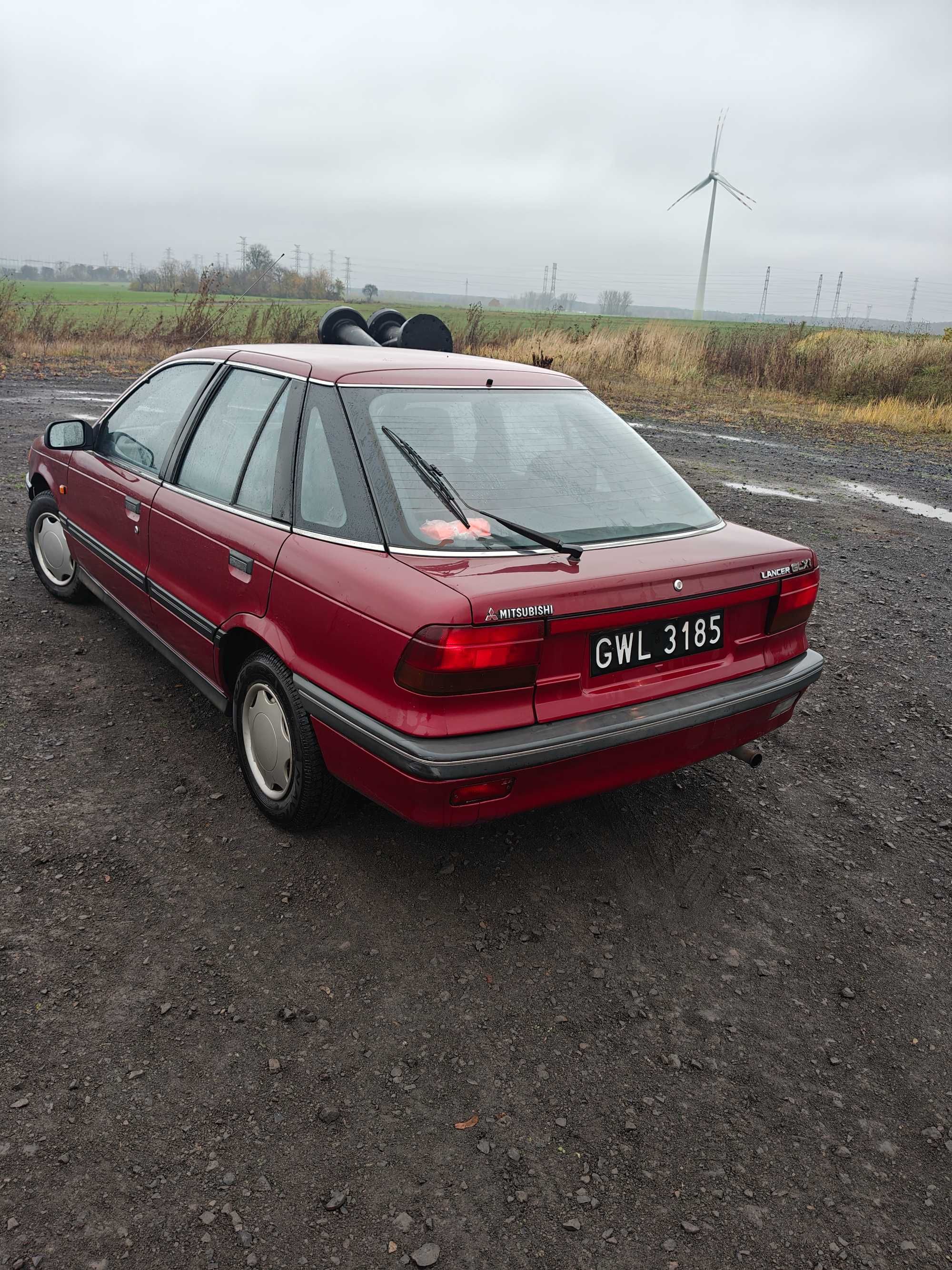 Mitsubishi Lancer 4  sedan 1996rok (czarne tablice)