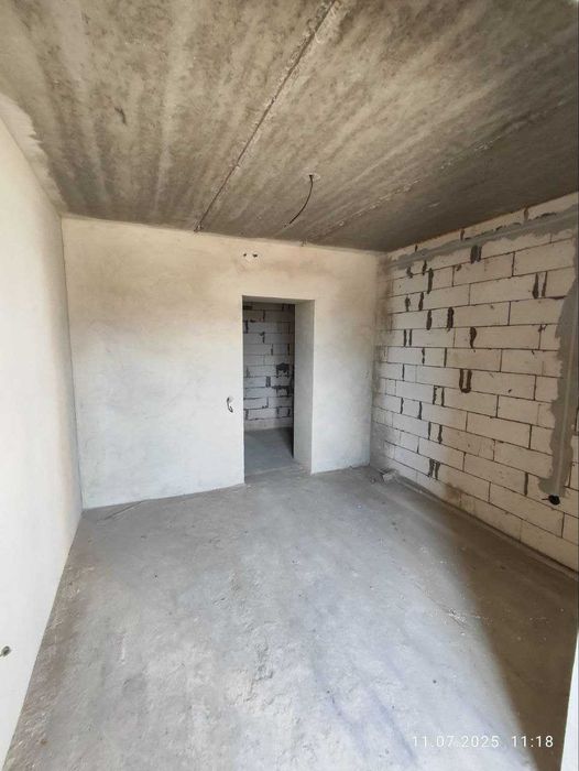 Продаж 3-х кімнатної квартири у зданому будинку