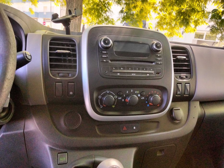 Carrinha 9 lugares Renault Trafic