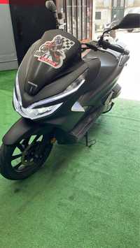 Honda Pcx muito nova