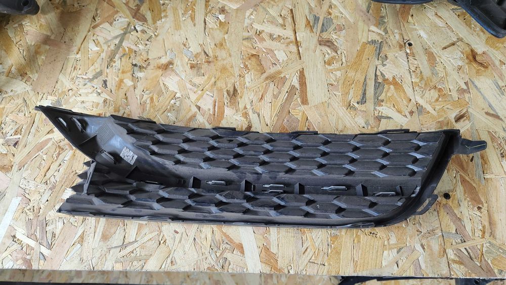 561853666c Решітка переднього бампера права volkswagen passat b7 11-15