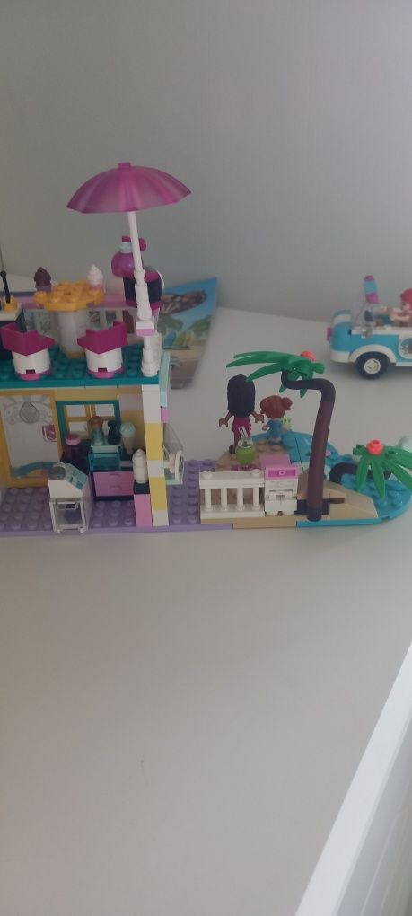 Klocki LEGO Friends Nabrzeże surferów