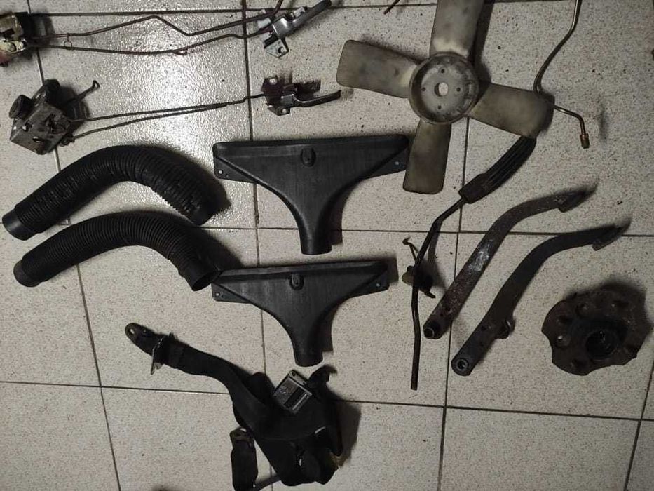 Material peças Datsun 1200
