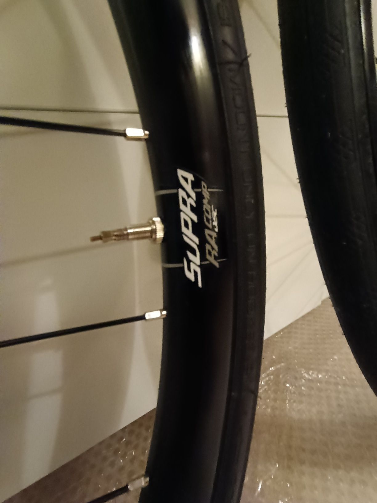 Koła szosowe Supra RA Comp + opony, centerlock stan BDB