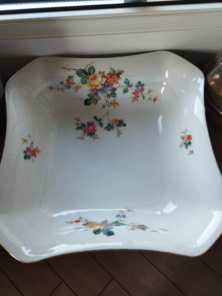 Stara duża porcelanowa salaterka w kwiaty sygnowana