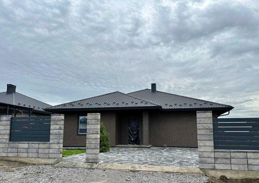 Продам сучасний будинок на ділянці 7 сот