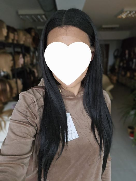 Długa peruka proste czarne lekkie włosy Kim naturalna fryzura lace fro