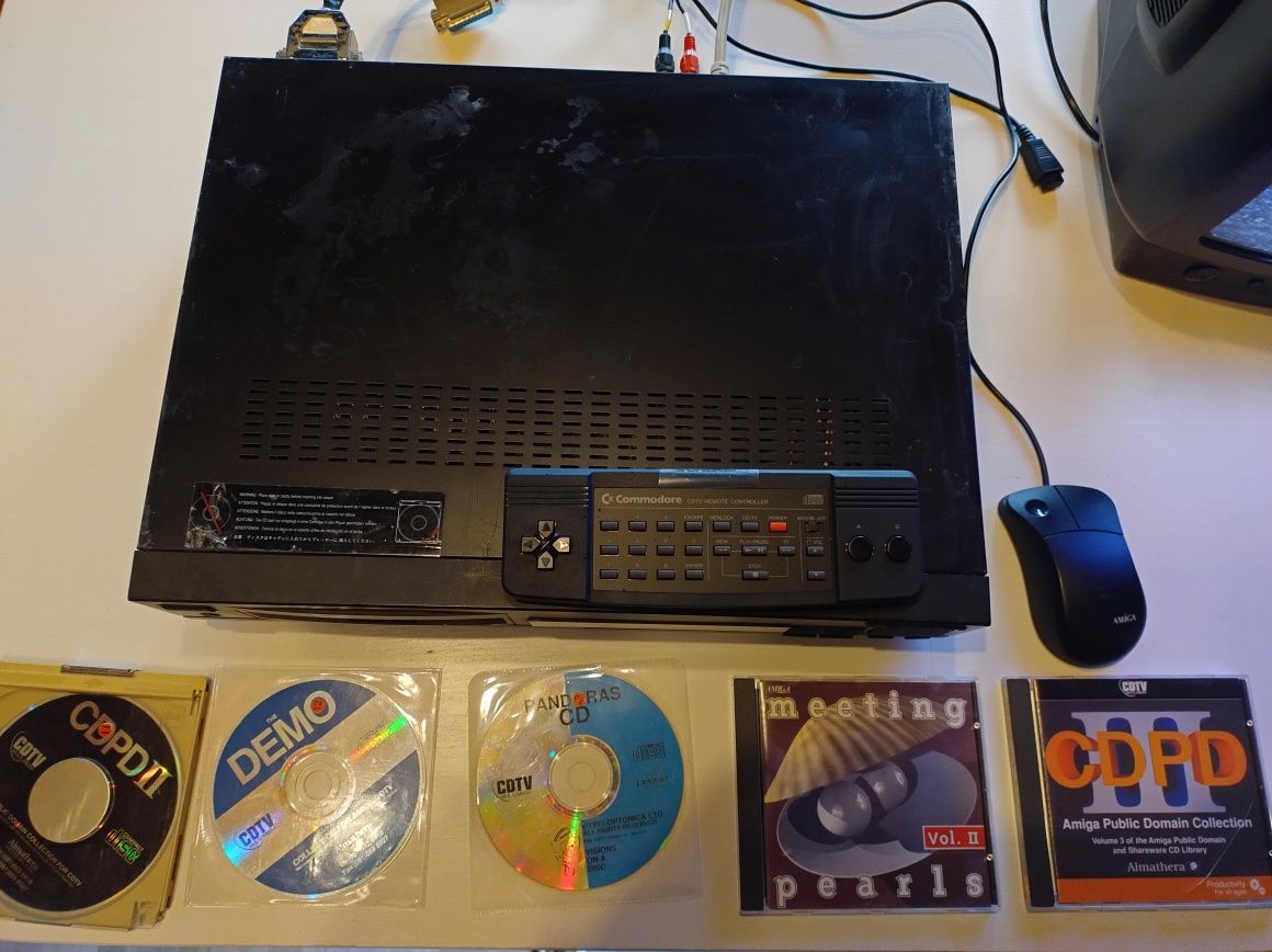 Amiga cdtv z nowym pilotem softem