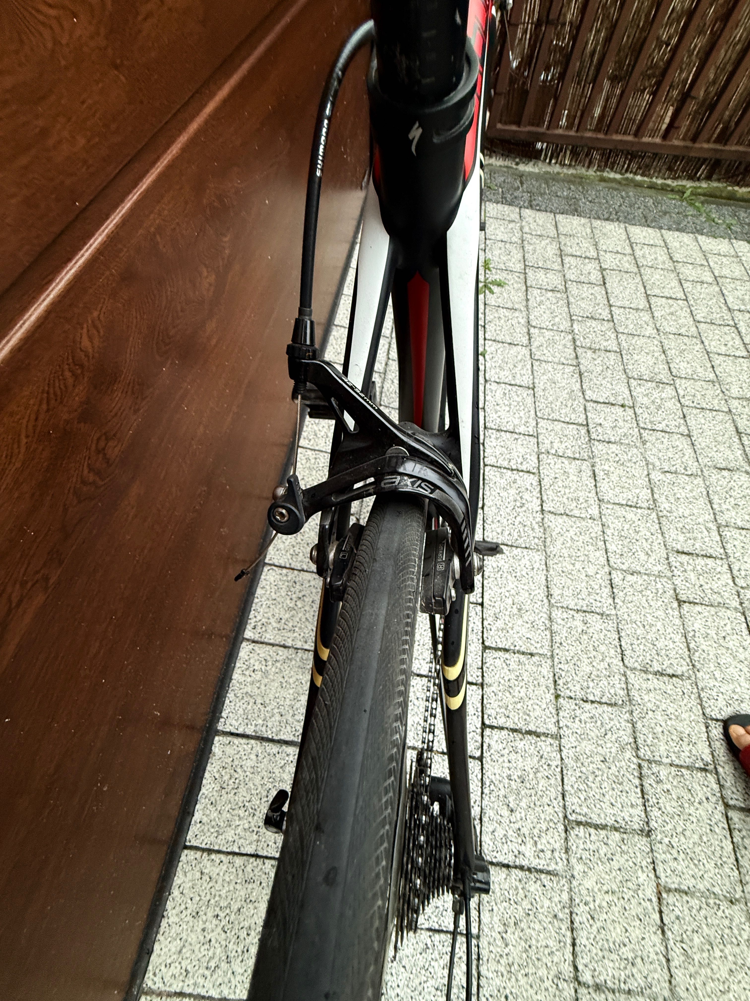 Specialized Roubaix SL4 Sport.
