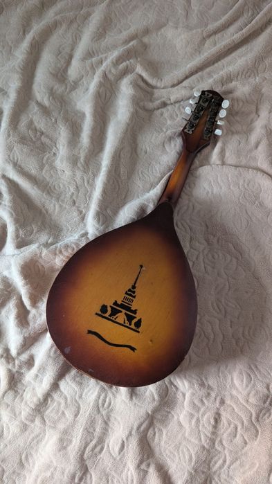 продаю музичний інструмент, мандаліну, з чехлом