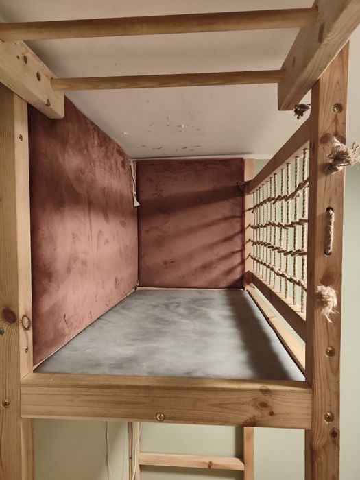 Łóżko piętrowe wspinaczka