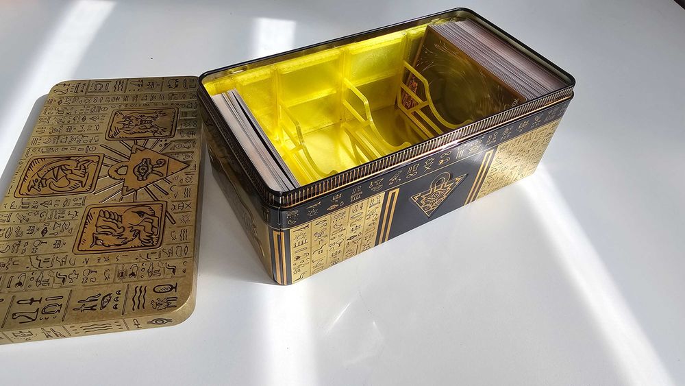 Organizator 3D do puszki Yugioh Sarkofag 2022 – idealny na karty!