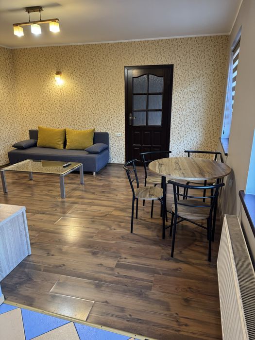 Do wynajecia w centrum Żywca kawalerka kompletnie umeblowana i wyp.