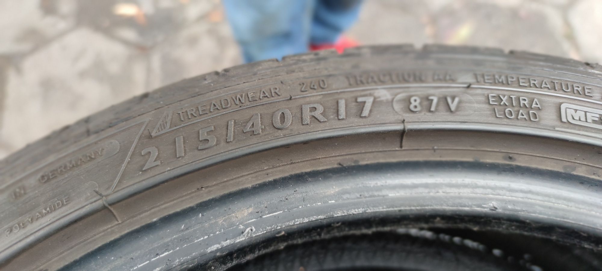 opony lato 215x40x17 DUNLOP 4szt 600zł 2013r