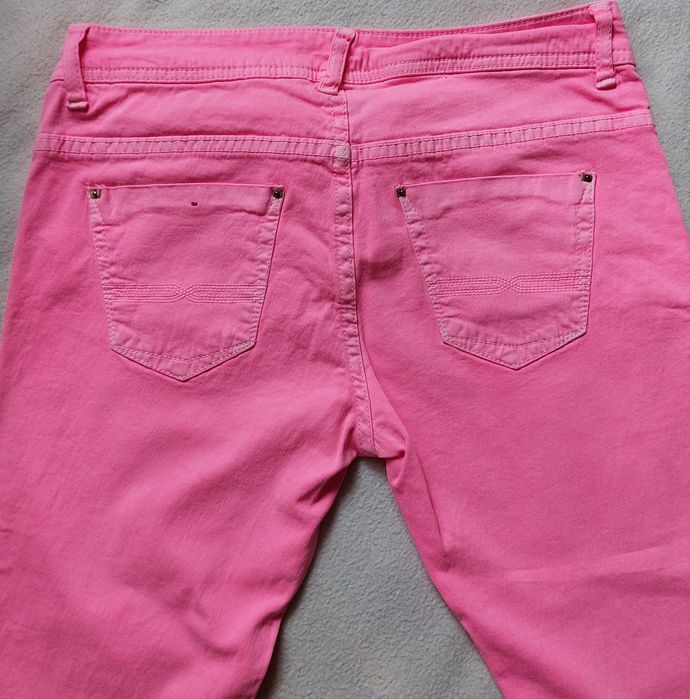 Женские джинсы Pull&Bear W28