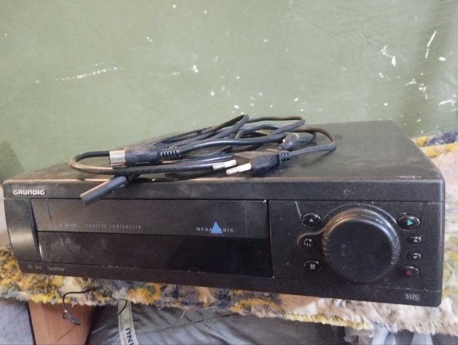 Продам відеомагнітофон