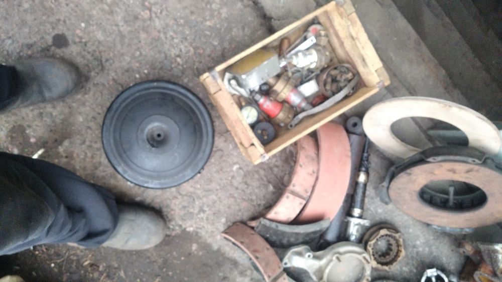 Запчасти на зил 130 Б/У на что цены нету, звоните спрашивайте