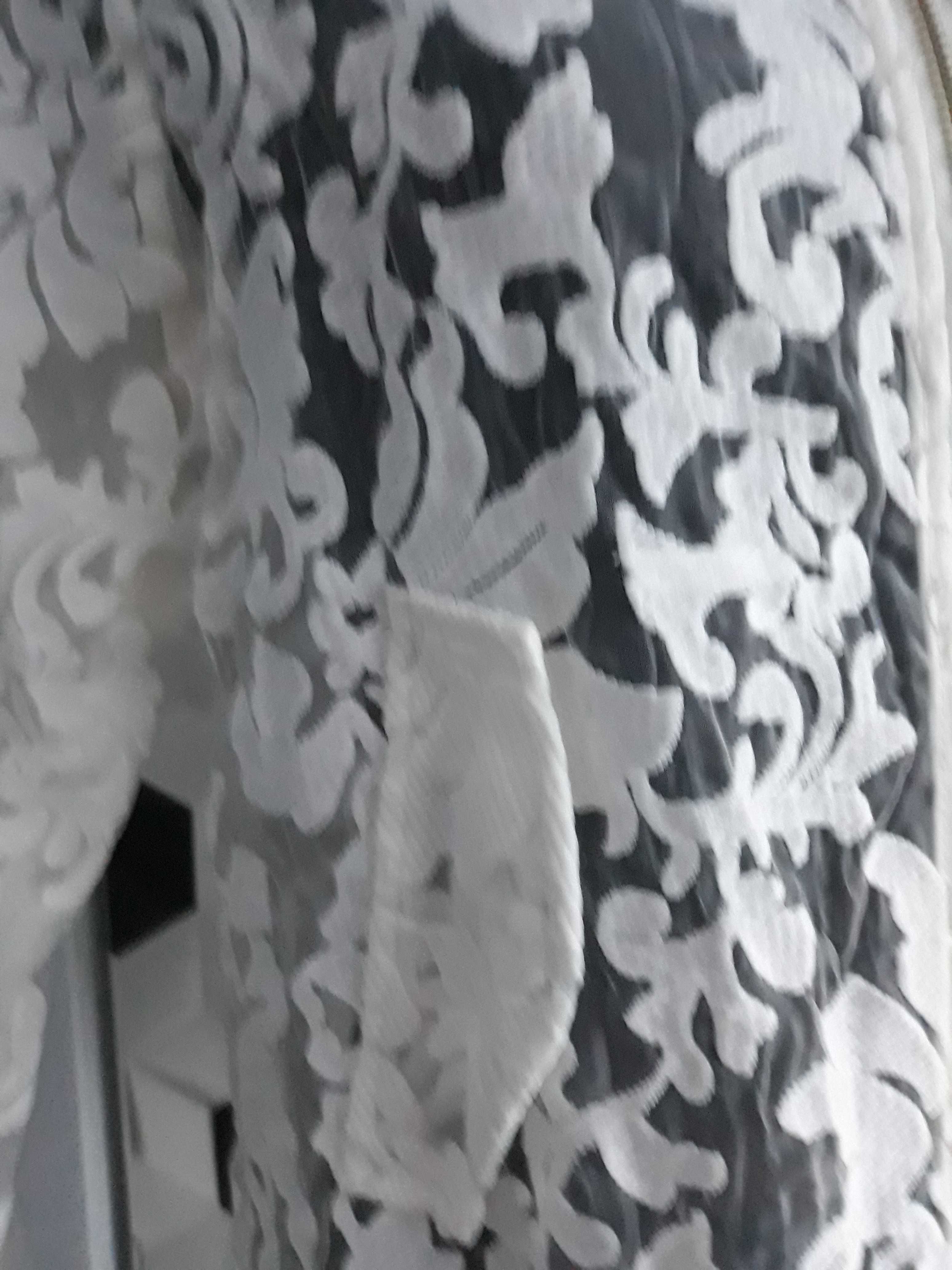 biało-kremowa bluza typu szwedka