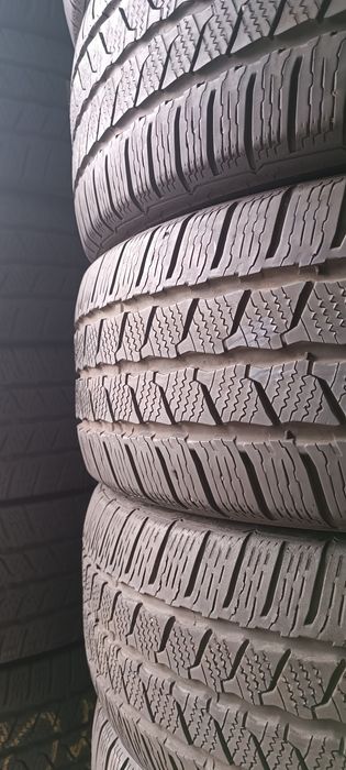 225/55 R17C 109/107T Continental VanContactWinter Зимова цешка бу Шини