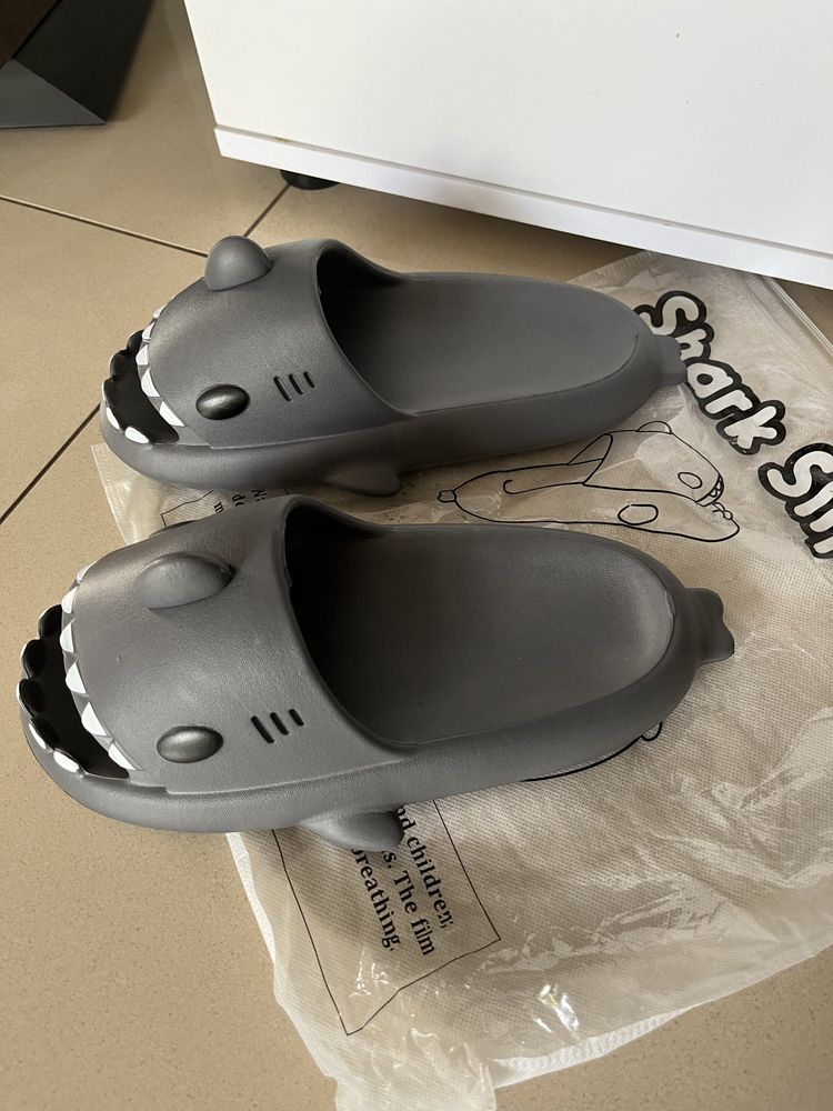 Klapki shark slippers nowe 38/39 rekinki