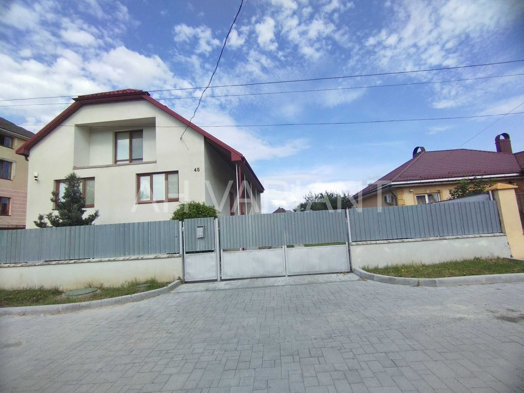 Продається будинок, с. Сторожниця
Код: 8761