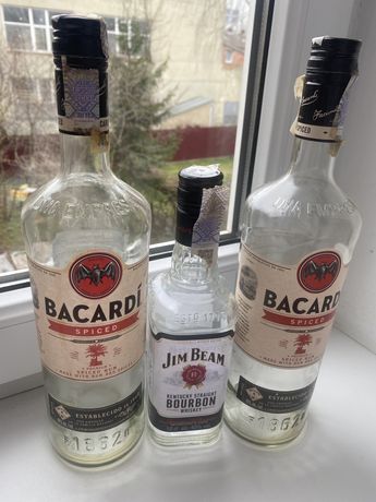 Порожня пляшка bacardi пляшка Jim Beam whiskey