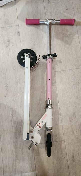 Самокат для дівчинки