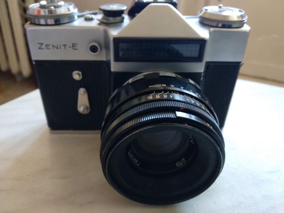 Фотоаппарат Zenit E со вспышкой Чайка