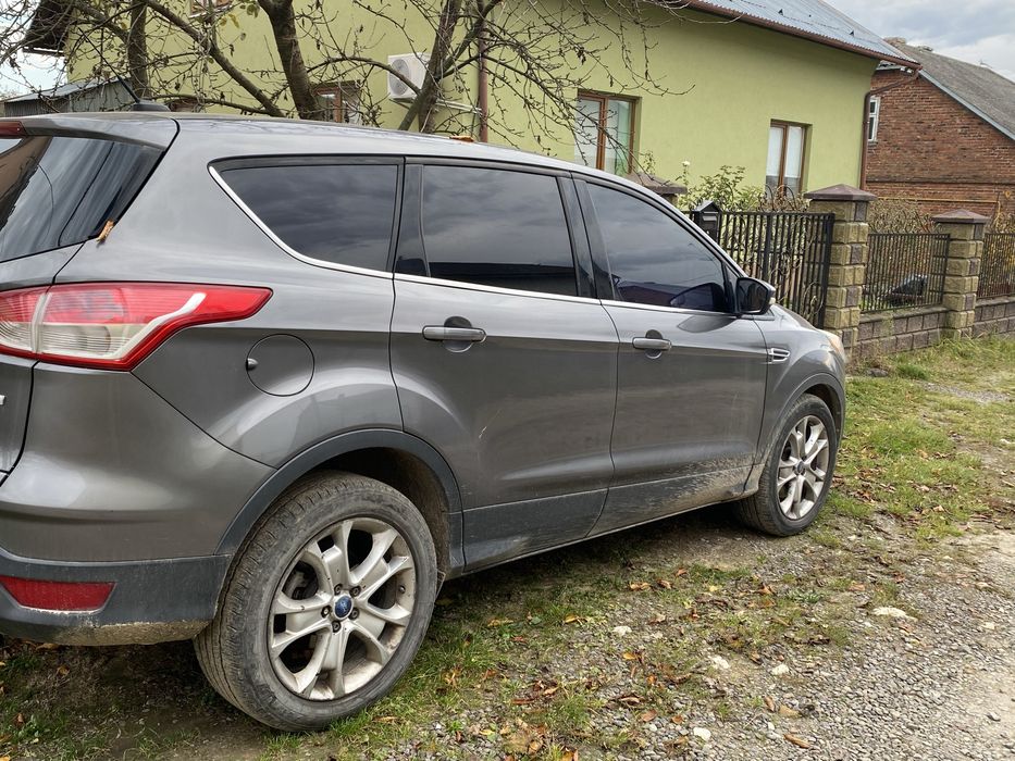 Автомобіль форд ескейп 2012 року