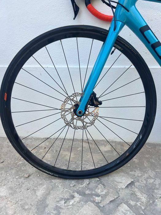 Bicicleta de estrada CUBE Attain Race Disc – como nova