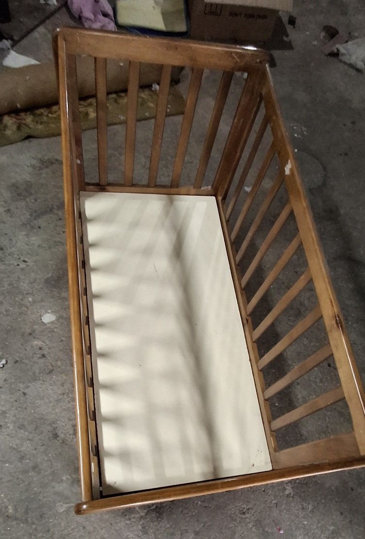 2 camas de bebe e cama para carrinho