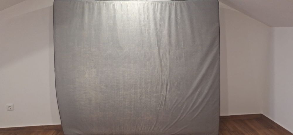 Colchão Hovag IKEA 
25 espuma de poliuretano kg / metro cúbico, lã de