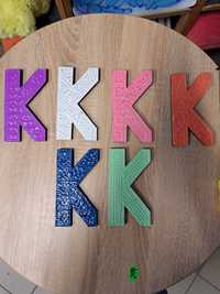 Litery kolorowe litera K ręcznie robione w Indonezji 15 cm