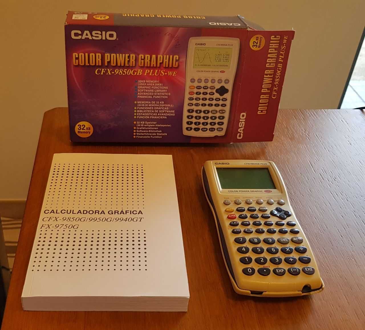 Calculadora CASIO CFX-9850GB PLUS-WE (inclui manual)