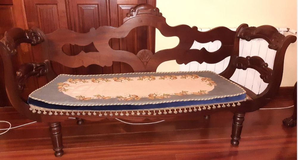 Canapé  Madeira Exótica Palhinha  muito bom estado/ Assentos Estofados