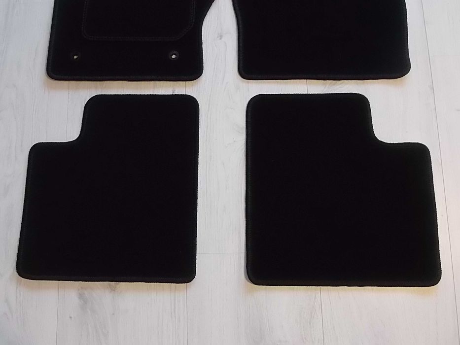 Dywaniki Welurowe FORD GRAND C-MAX Rok 10- Dopasowane STOPERY