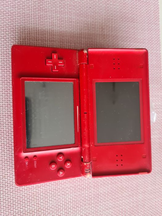 Nintendo DS Lite czerwona.